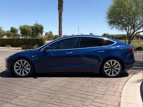 Deep Blue Metallic 2019 Tesla Model 3 Long Range