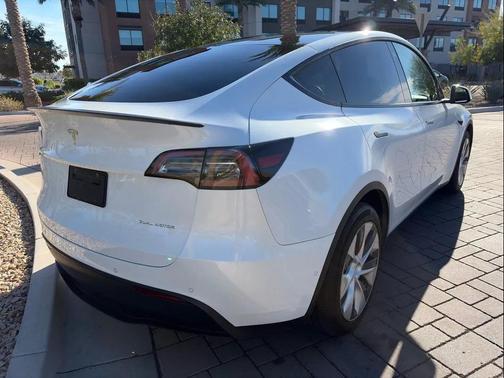 2022 Tesla Model Y Long Range Dual Motor All-Wheel Drive
