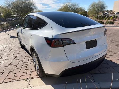 2022 Tesla Model Y Long Range Dual Motor All-Wheel Drive