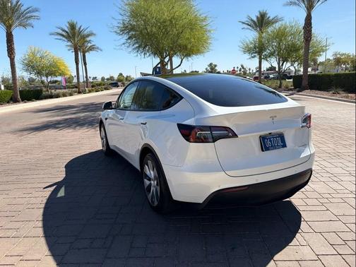 Pearl White Multi-Coat 2022 Tesla Model Y Long Range Dual Motor All-Wheel Drive