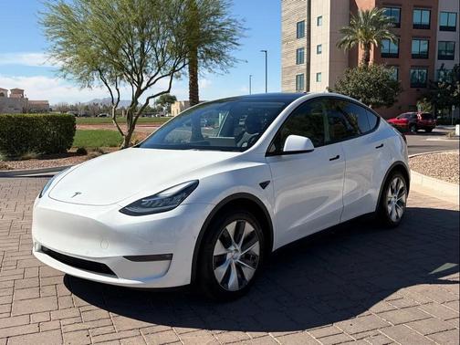 Pearl White Multi-Coat 2022 Tesla Model Y Long Range Dual Motor All-Wheel Drive