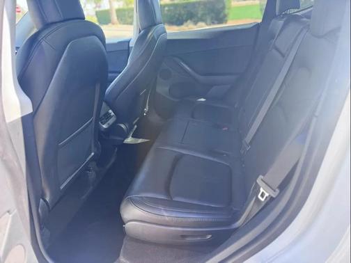 2022 Tesla Model Y Long Range Dual Motor All-Wheel Drive