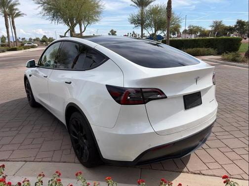2022 Tesla Model Y Long Range Dual Motor All-Wheel Drive