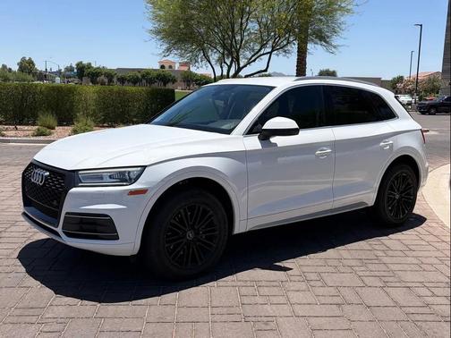 White 2019 Audi Q5 45 Premium