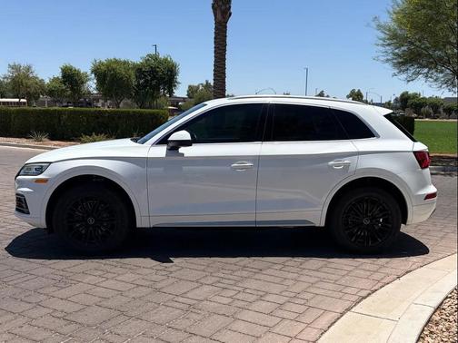 White 2019 Audi Q5 45 Premium