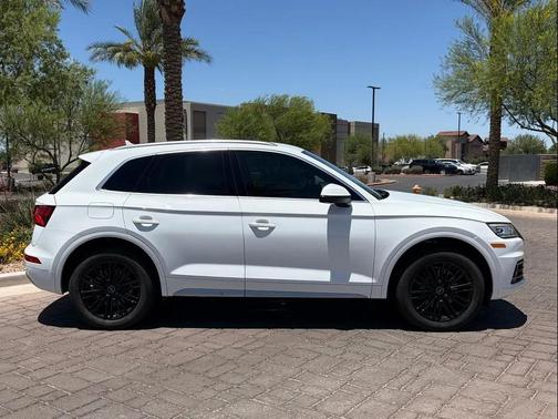 White 2019 Audi Q5 45 Premium