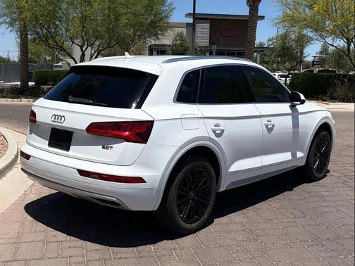 White 2019 Audi Q5 45 Premium