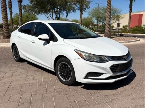 Summit White 2017 Chevrolet Cruze LS