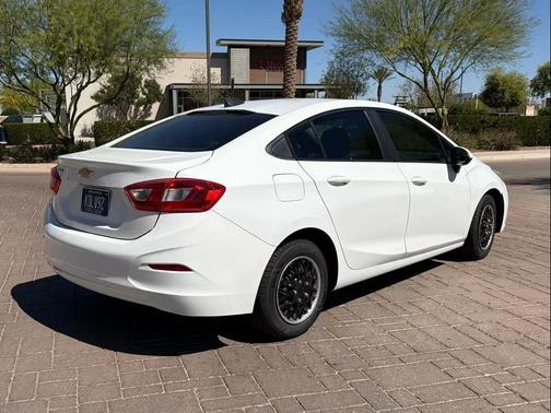 Summit White 2017 Chevrolet Cruze LS