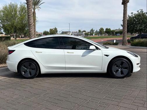 Pearl White Multi-Coat 2022 Tesla Model 3 Long Range