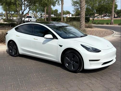 Pearl White Multi-Coat 2022 Tesla Model 3 Long Range