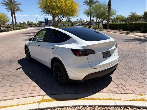 Pearl White Multi-Coat 2022 Tesla Model Y Long Range Dual Motor All-Wheel Drive