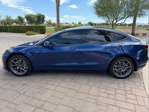 Deep Blue Metallic 2022 Tesla Model 3 Standard Range