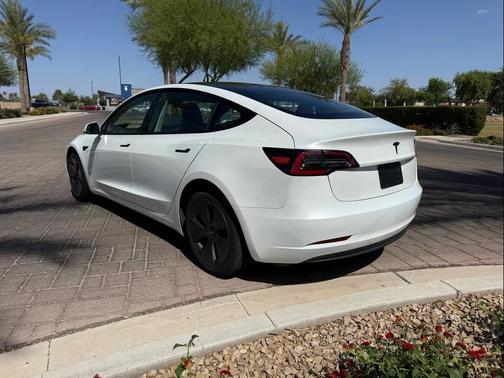 Pearl White Multi-Coat 2023 Tesla Model 3 Standard Range