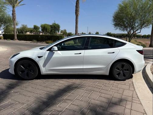 Pearl White Multi-Coat 2023 Tesla Model 3 Standard Range