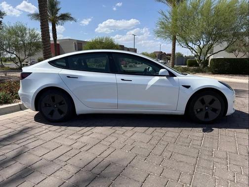 Pearl White Multi-Coat 2023 Tesla Model 3 Standard Range