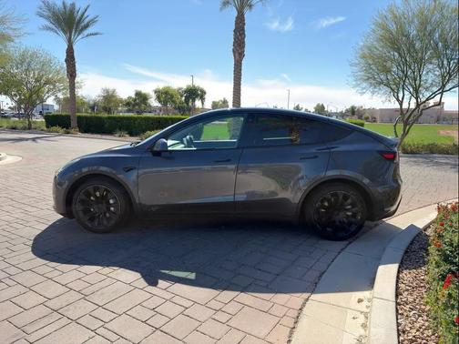 2022 Tesla Model Y Long Range Dual Motor All-Wheel Drive