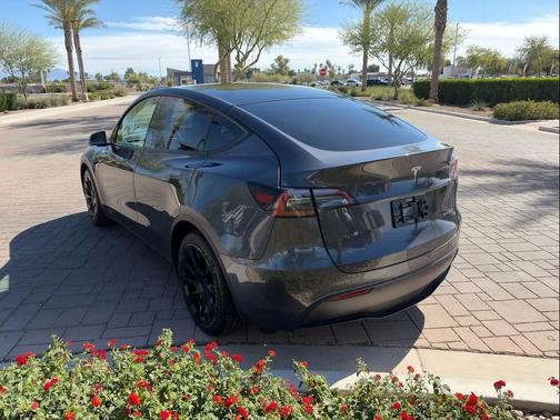 2022 Tesla Model Y Long Range Dual Motor All-Wheel Drive