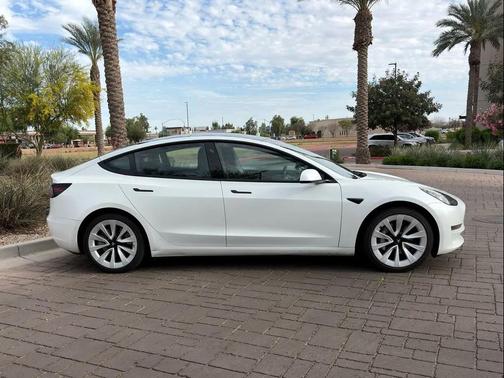 Pearl White Multi-Coat 2022 Tesla Model 3 Standard Range