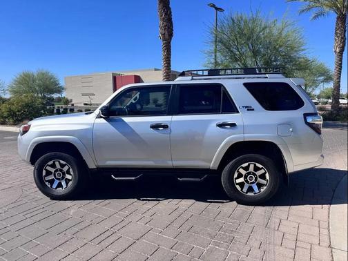 Classic Silver Metallic 2018 Toyota 4Runner SR5
