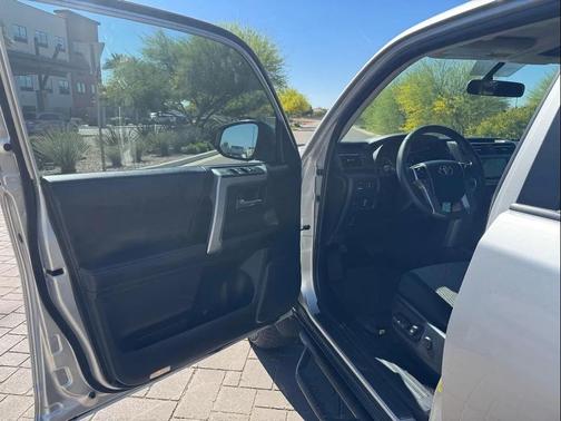 Classic Silver Metallic 2018 Toyota 4Runner SR5