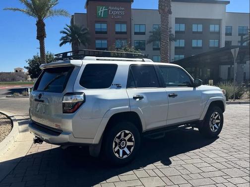 Classic Silver Metallic 2018 Toyota 4Runner SR5