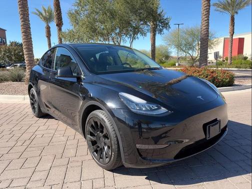 2022 Tesla Model Y Long Range Dual Motor All-Wheel Drive