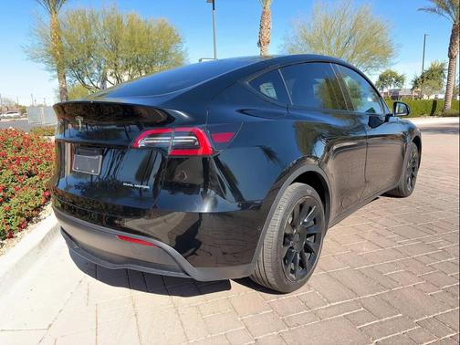 2022 Tesla Model Y Long Range Dual Motor All-Wheel Drive