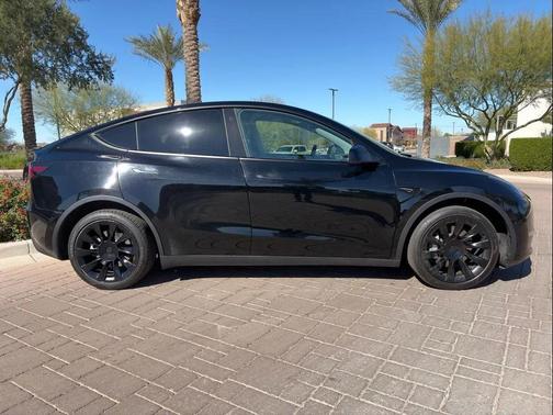 2022 Tesla Model Y Long Range Dual Motor All-Wheel Drive