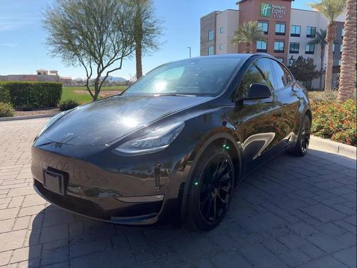 2022 Tesla Model Y Long Range Dual Motor All-Wheel Drive