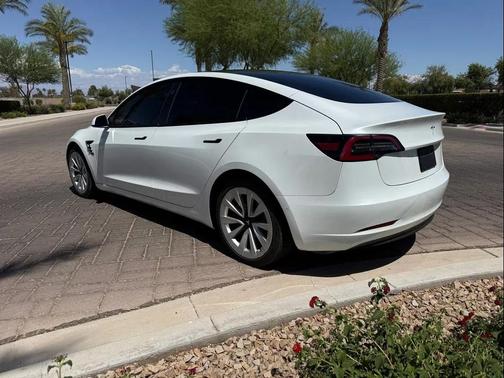 Pearl White Multi-Coat 2022 Tesla Model 3 Standard Range