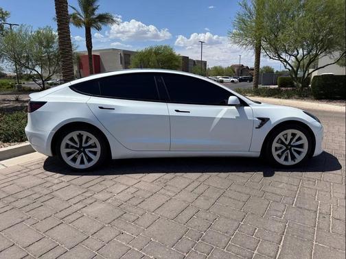Pearl White Multi-Coat 2022 Tesla Model 3 Standard Range