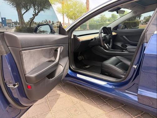 Deep Blue Metallic 2019 Tesla Model 3 Standard Range