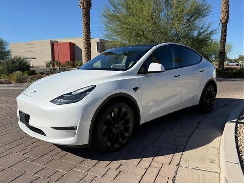 Pearl White Multi-Coat 2022 Tesla Model Y Long Range Dual Motor All-Wheel Drive