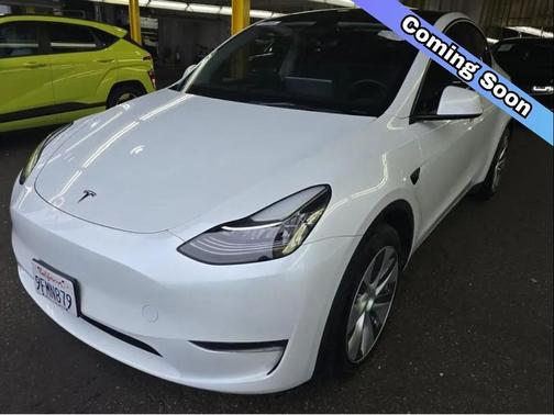 Pearl White Multi-Coat 2023 Tesla Model Y Long Range Dual Motor All-Wheel Drive