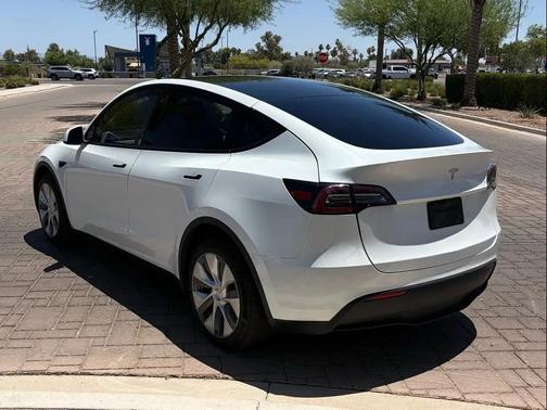 Pearl White Multi-Coat 2023 Tesla Model Y Long Range Dual Motor All-Wheel Drive