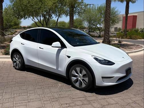 Pearl White Multi-Coat 2023 Tesla Model Y Long Range Dual Motor All-Wheel Drive