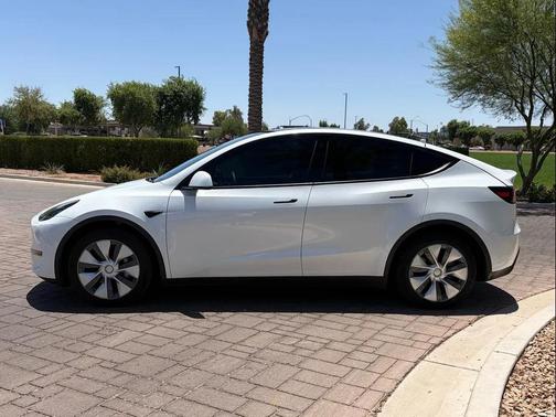 Pearl White Multi-Coat 2023 Tesla Model Y Long Range Dual Motor All-Wheel Drive