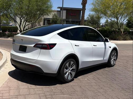 Pearl White Multi-Coat 2023 Tesla Model Y Long Range Dual Motor All-Wheel Drive