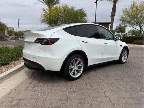 Pearl White Multi-Coat 2022 Tesla Model Y Long Range Dual Motor All-Wheel Drive