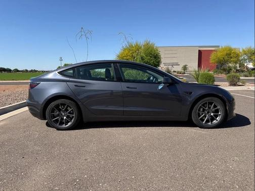 Midnight Silver Metallic 2022 Tesla Model 3 Long Range