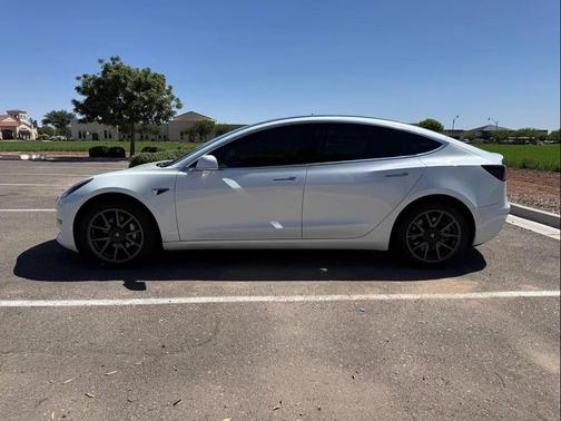 Pearl White Multi-Coat 2019 Tesla Model 3 Standard Range Plus