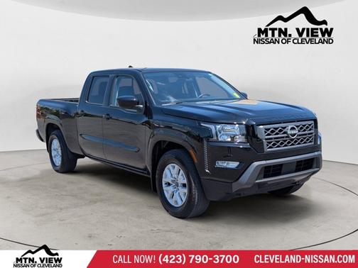 Black 2024 Nissan Frontier SV