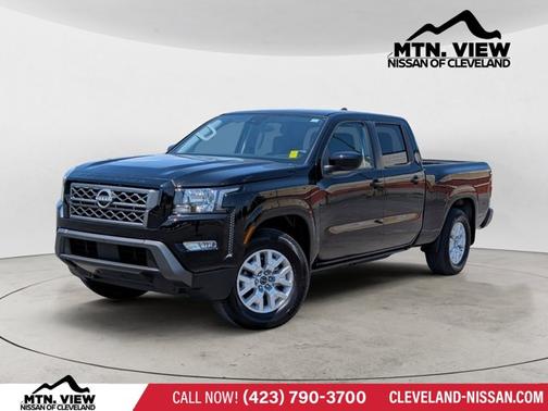 Black 2024 Nissan Frontier SV