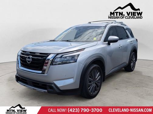 Brilliant Silver Metallic 2025 Nissan Pathfinder SL