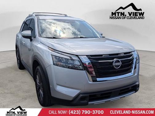 Brilliant Silver Metallic 2025 Nissan Pathfinder SL