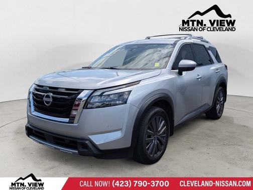 Brilliant Silver Metallic 2025 Nissan Pathfinder SL
