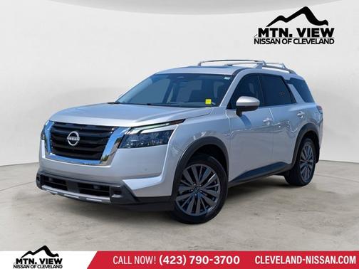 Brilliant Silver Metallic 2025 Nissan Pathfinder SL
