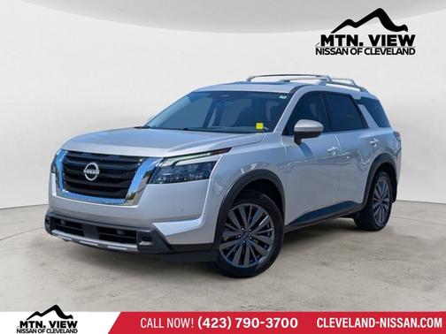 Brilliant Silver Metallic 2025 Nissan Pathfinder SL