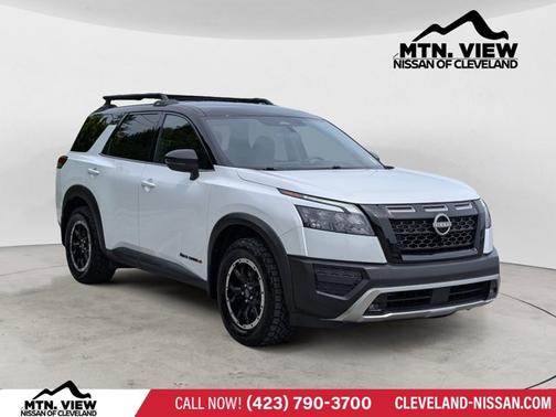White / Black 2025 Nissan Pathfinder Rock Creek